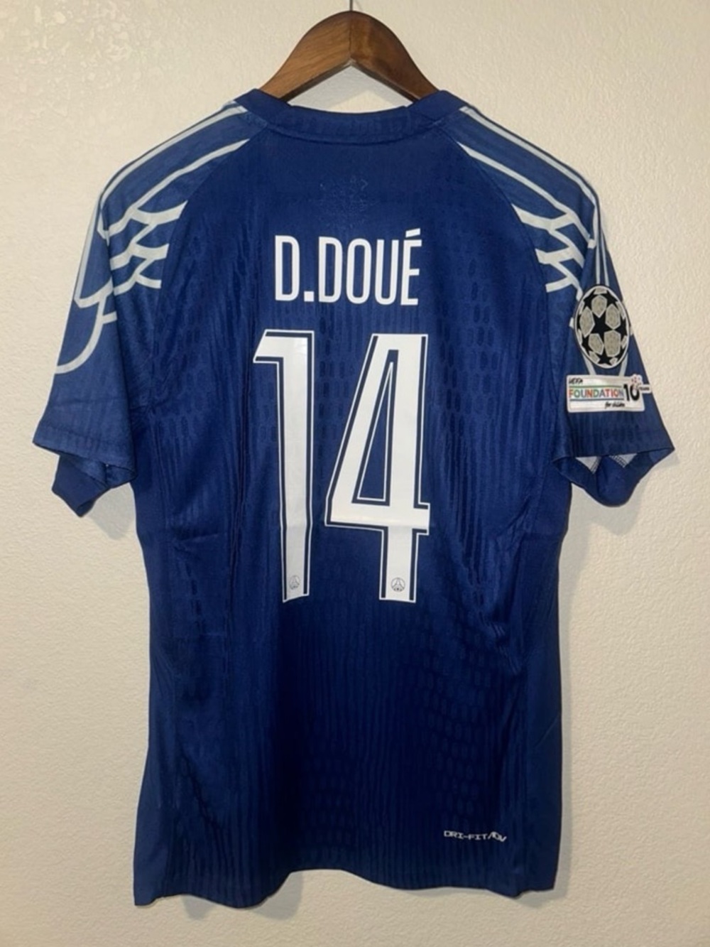 PSG 2025/26 Fourth Jersey - Desire Doue - Size M - Picture 4 of 5